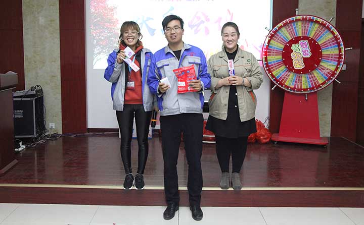 每次快樂會議都會對員工進(jìn)行不同形式的獎(jiǎng)勵(lì)