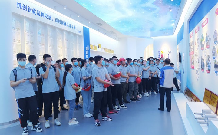景書記介紹山東金格瑞公司發(fā)展.jpg