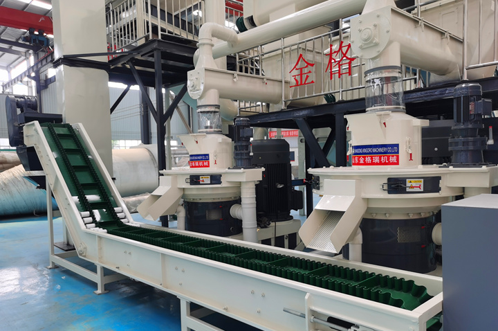2臺木屑造粒機(jī)近景圖.jpg 2臺木屑造粒機(jī)近景圖.jpg