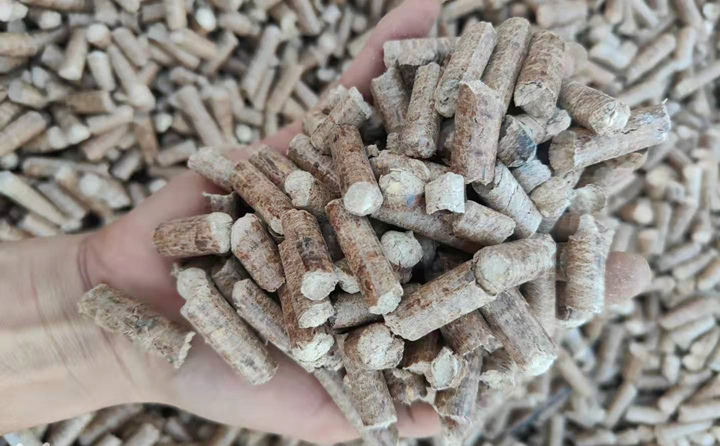 木屑造粒機(jī)生物質(zhì)顆粒燃料.jpg 木屑造粒機(jī)生物質(zhì)顆粒燃料.jpg