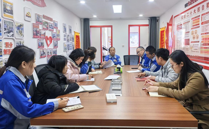 今后，要通過(guò)搭建“工事共辦”議事廳，把工作落實(shí)做細(xì)，讓一線職工說(shuō)出所思所想、所需所盼，進(jìn)而采取更接地氣、更加務(wù)實(shí)的舉措，解決好職工群眾急難愁盼問(wèn)題，不斷增強(qiáng)職工的獲得感、幸福感和安全感.jpg